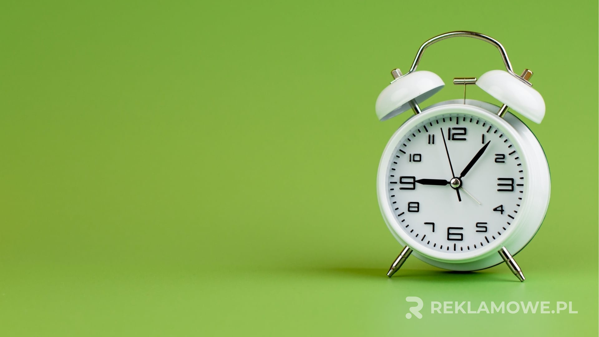 Koszt efektywności zegarów reklamowych: Analiza nakładu i zysku Analiza kosztów i zysków z zegarów reklamowych