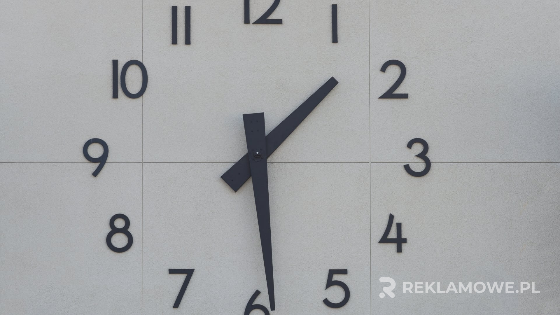 Innowacyjne zegary reklamowe zmieniające branżę