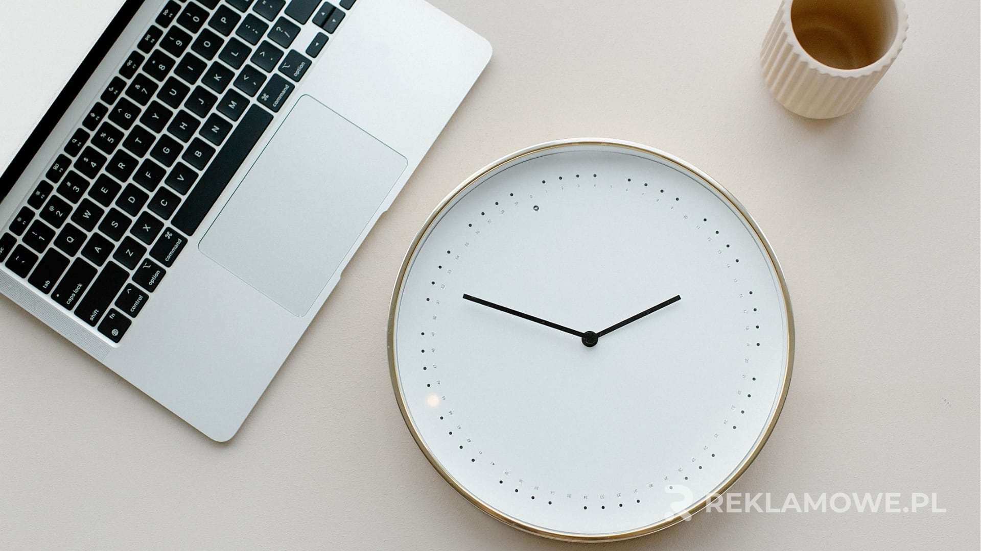 Zegar reklamowy w nowoczesnym stylu