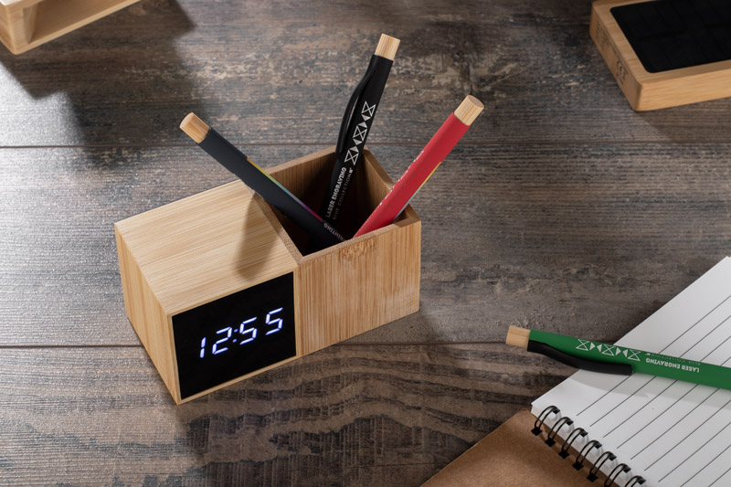 Zegar reklamowy zegar z przybornikiem na biurko bamboo 03089_m Zegar z przybornikiem na biurko BAMBOO 03089_m