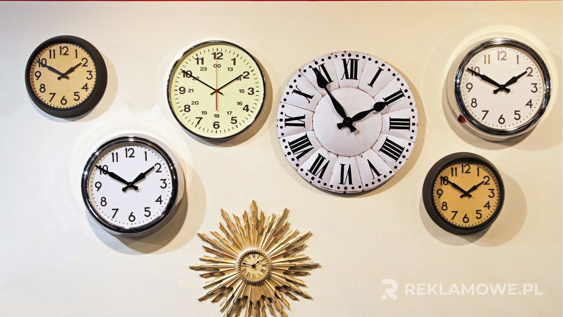 Zegary reklamowe w różnych stylach i kształtach